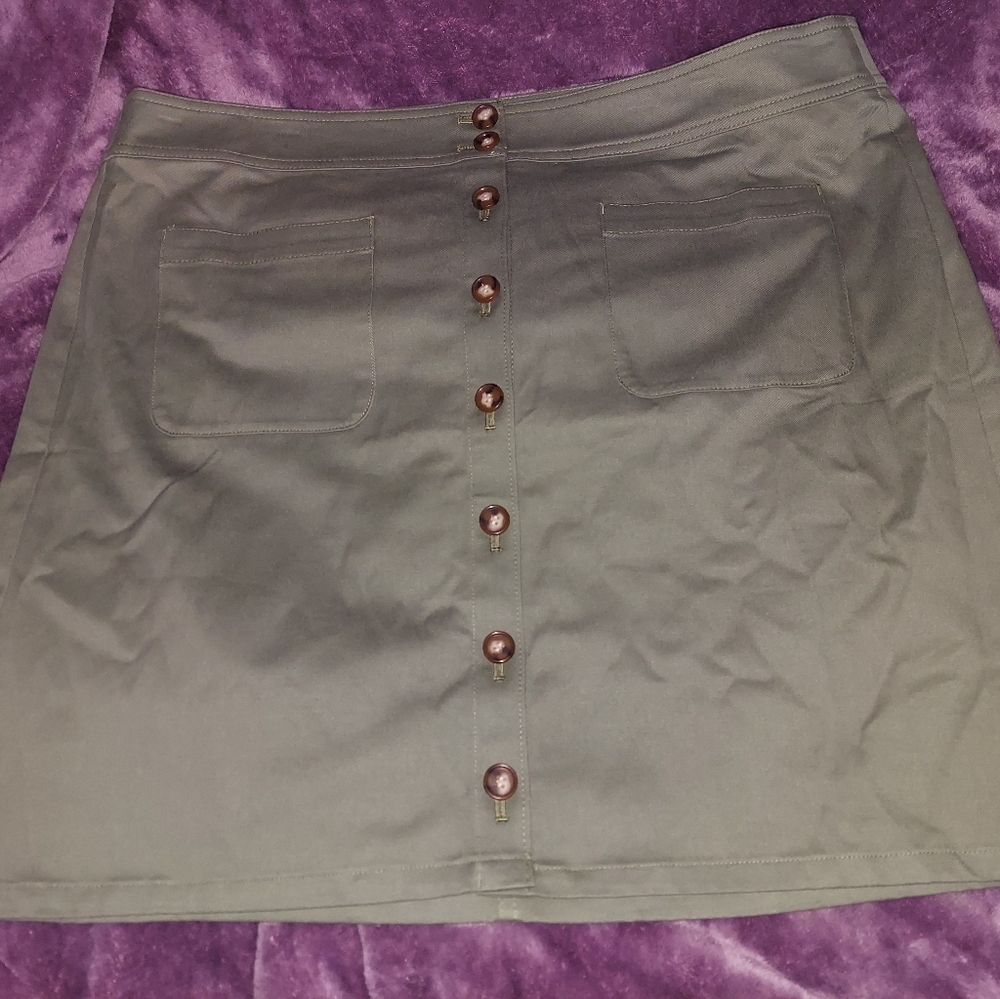 EUC Loft Outlet Midi/Mini Skirt